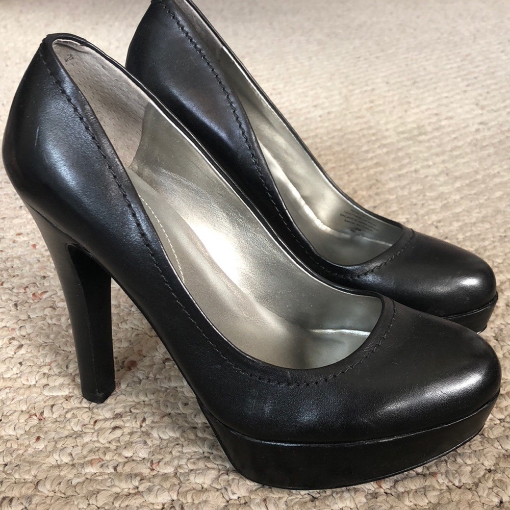 GUESS Black Pumps
